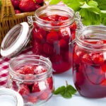 Банка с клубникой